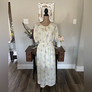 Nine West ladies light summer lined to the knee dress